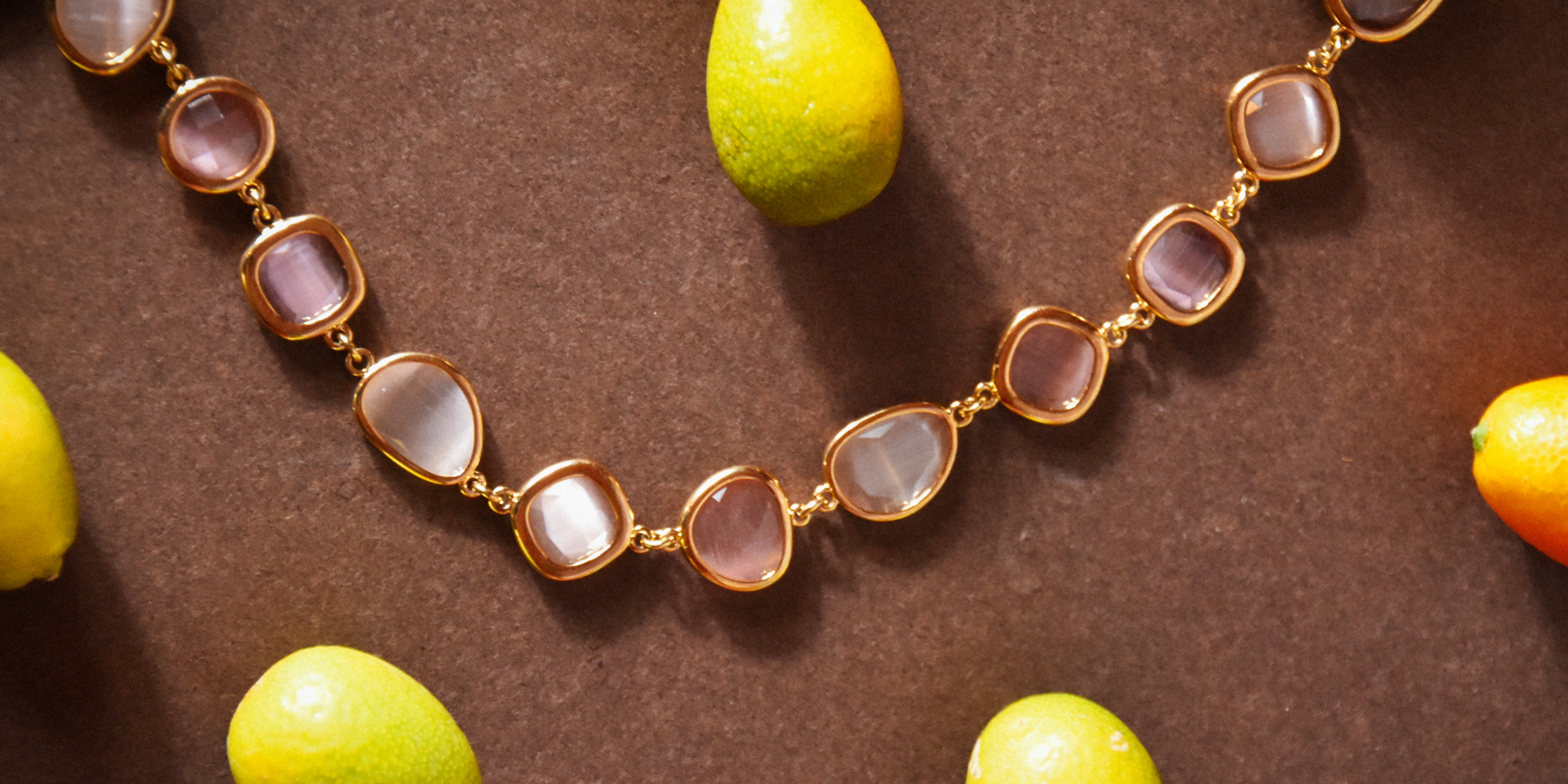 Collana oro con pietre rosa e bianco