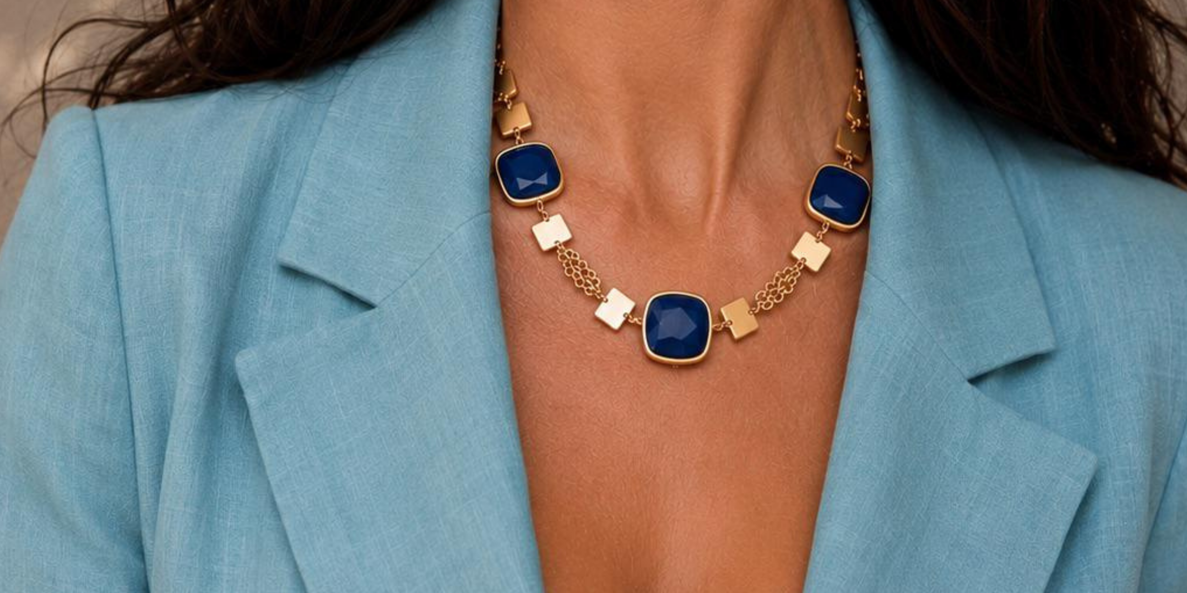 Collana elegante oro e cristalli blu
