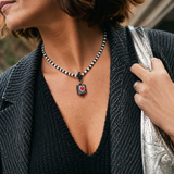 Girocollo La dolce vita coin placchetta quadrata e doppio cuore: bianco e rosso