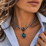 girocollo La dolce vita con ciondolo rotondo con base blu e fiore verde